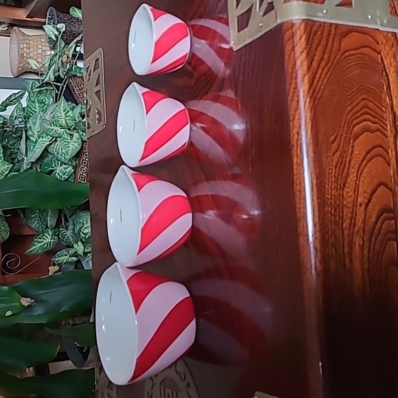 🍬Rae Dunn Measuring Cup Set - Picture 4 of 13